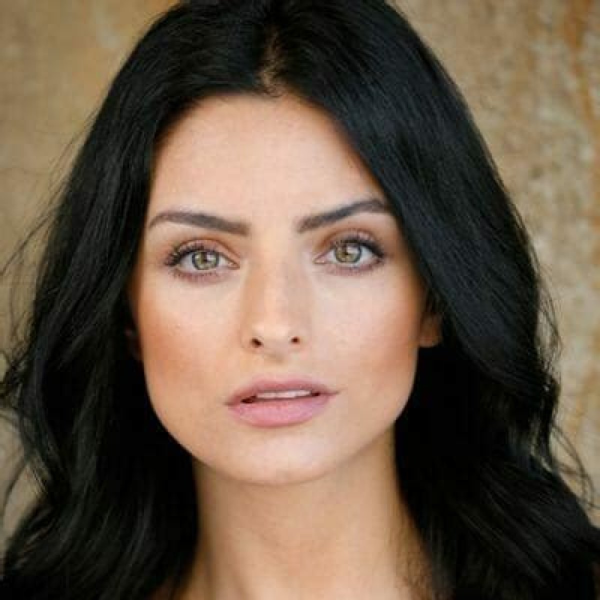 Aislinn Derbez- Wiki, Age, Height, Net Worth, Husband, Ethnicity