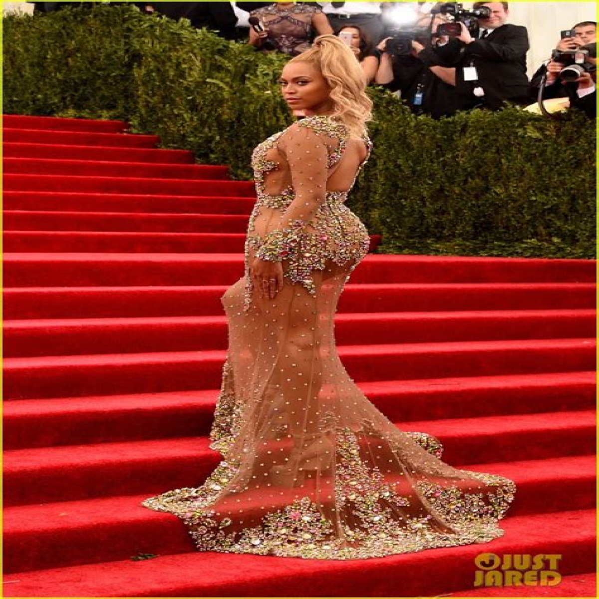 Beyonce Goes Nearly Naked to Met Gala 2015: See Her Daring Look!