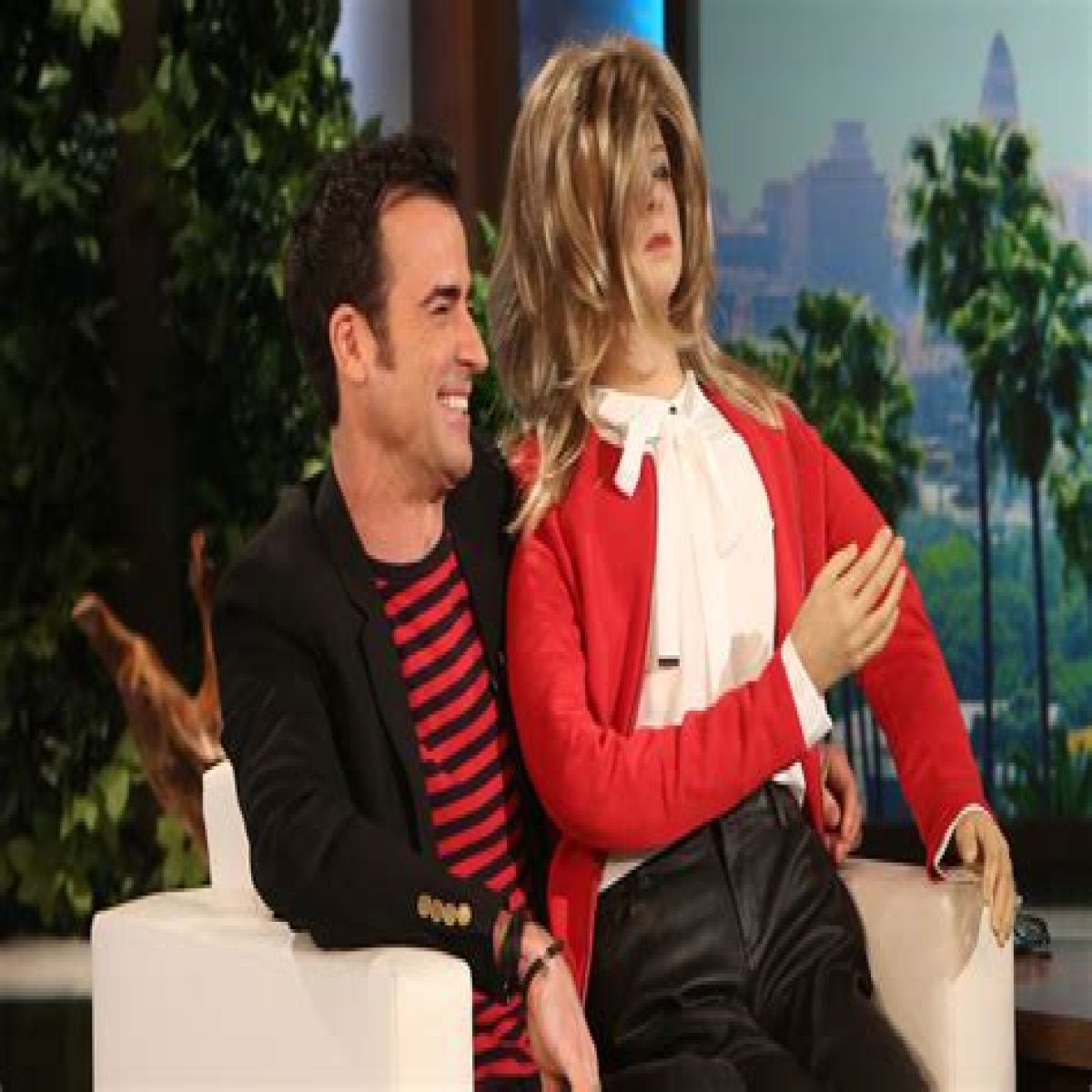 Justin Theroux Gets Life-Size Doll of Jen Aniston From Ellen DeGeneres