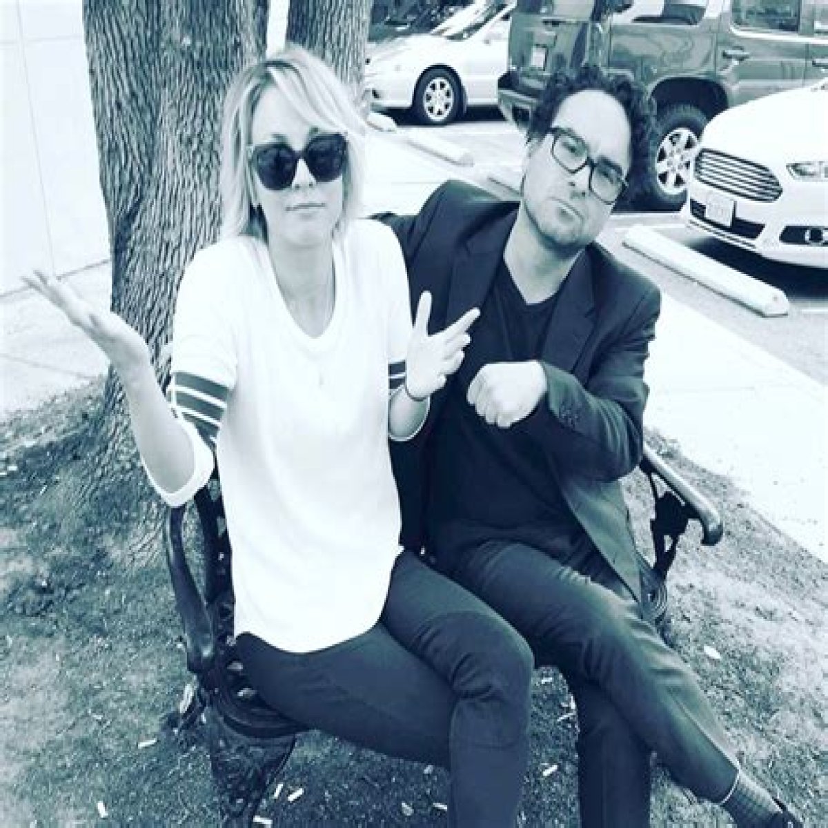 Kaley Cuoco, Johnny Galecki Slam Hookup Rumors: "Just Best of Buds"