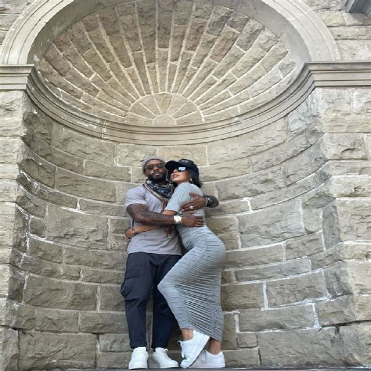 Omari Hardwick's Wife of 8 Years Jae Shows off Some Skin in a Beige Crop Top & Jeans (Photo)